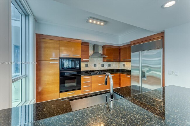 Building Photo - 3535 S Ocean Dr