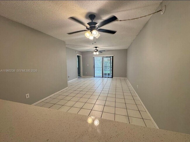 Building Photo - 20810 NE 8th Ct