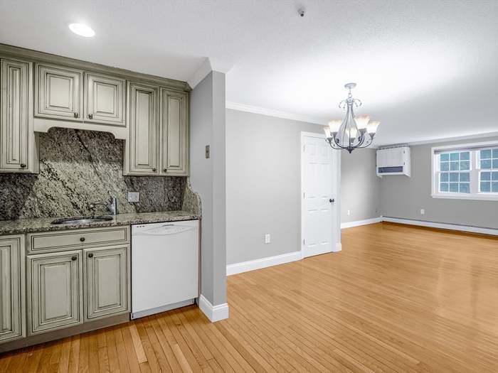 Kitchen and living area - 305 Pine St