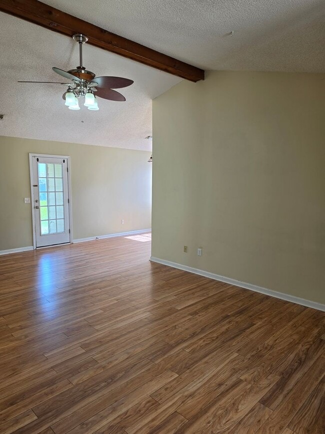 Building Photo - 620 Honey Ridge Ln