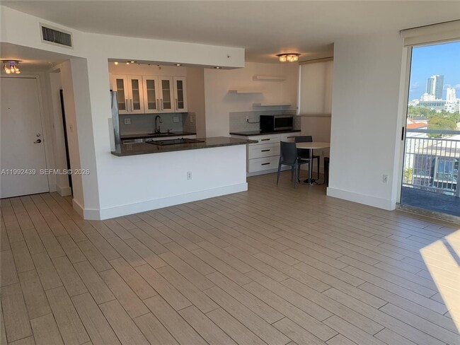 Building Photo - 1688 West Ave