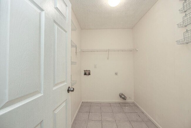Building Photo - 5377 Fawn Ivey Ln
