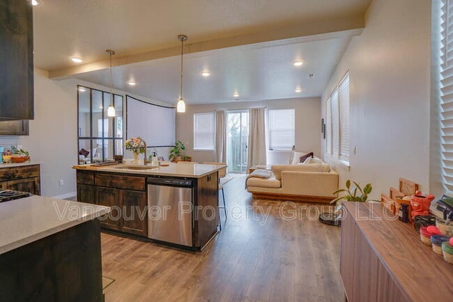 Building Photo - 4325 NE 87th St