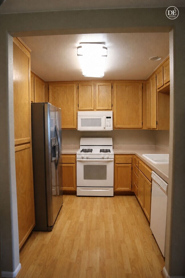 Building Photo - 565 Lands End Way