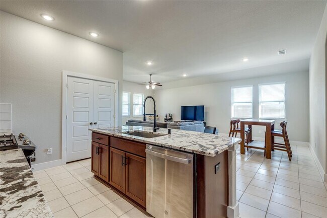 Building Photo - 2411 Ocean Key Dr