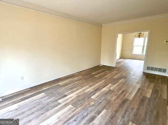 Building Photo - 219 Deerhill Dr