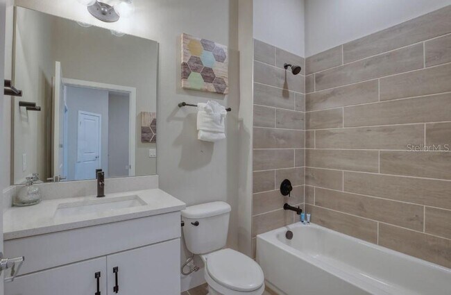 Building Photo - 2108 Broome St