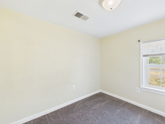 Building Photo - 604 W Vine St