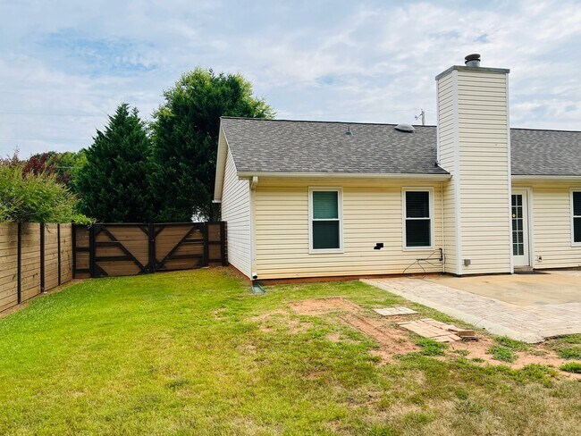 Building Photo - Wow! Renovated 3 bedroom 2 bath home in Ca...