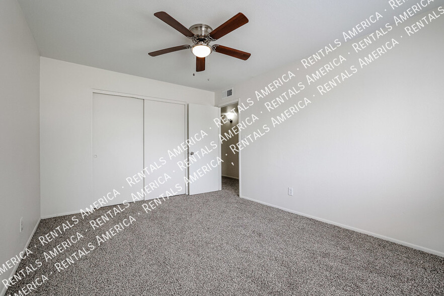 Building Photo - 5206 N 42nd Dr