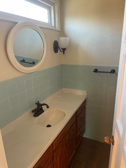 Building Photo - 2550 S Dahlia St