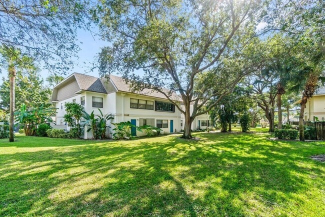 Building Photo - 3014 SW 21st Terrace