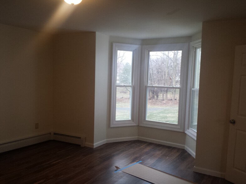 Building Photo - 1609 US-9W