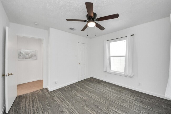 Building Photo - 2210 Detering St