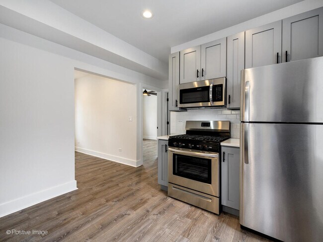 Building Photo - 5325 N Damen Ave