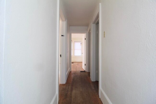 Building Photo - 805 S High St