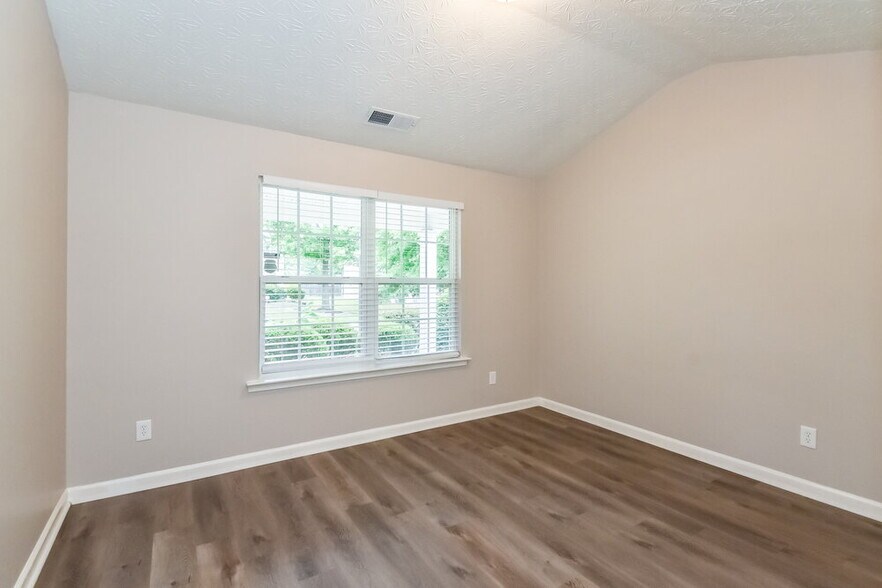 Building Photo - 238 Silver Arrow Cir