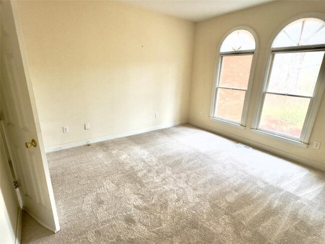 Building Photo - 219 Deerhill Dr