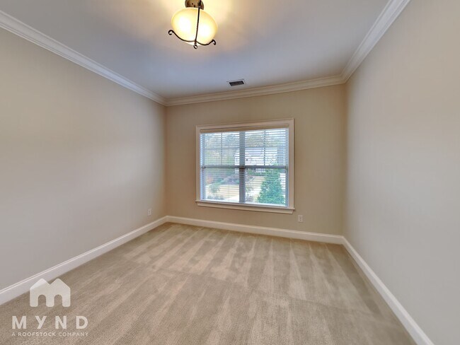 Building Photo - 2995 Manorview Ln