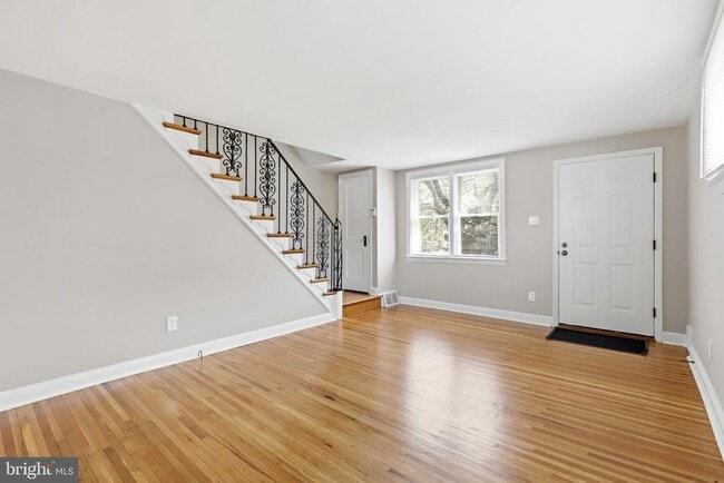 Building Photo - 271 W Wyncliffe Ave