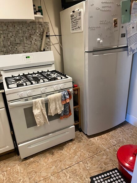 Building Photo - 6 Plymouth St