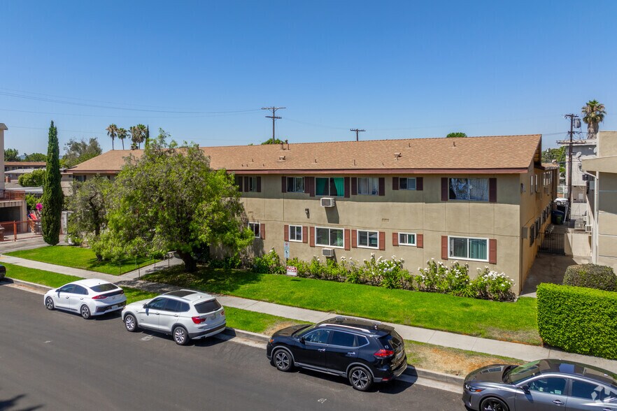 Alt Building - 6635 Wilkinson Ave
