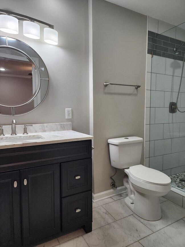 Building Photo - Available Mid MAY -Newly Remodeled, 2 Bedroom, 2.5 bath townhome in Vernon River Plantation.