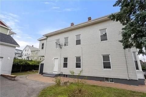 Building Photo - 132 Railroad St