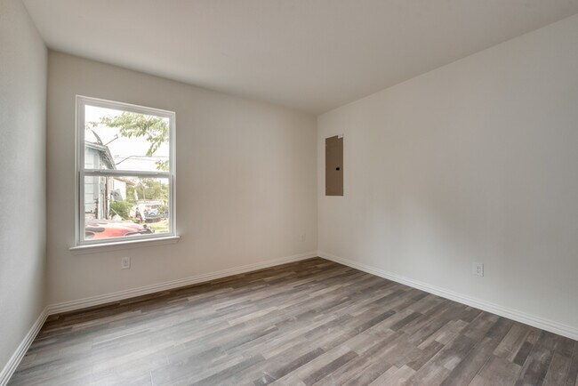 Building Photo - 3239 Martin Luther King Dr