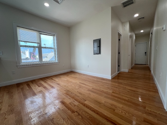Building Photo - 132 Buttonwood St