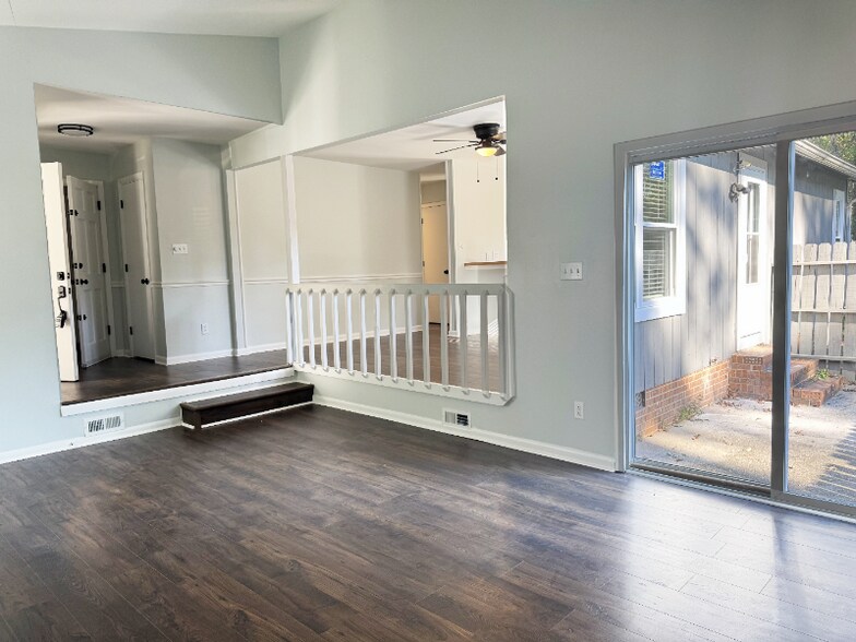 Building Photo - 599 Moriston Rd