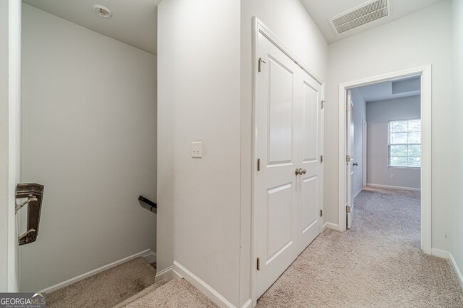 Building Photo - 2252 Talmai Dr