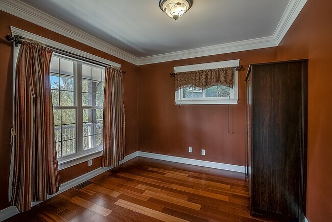 Building Photo - 5042 7th Ave NE