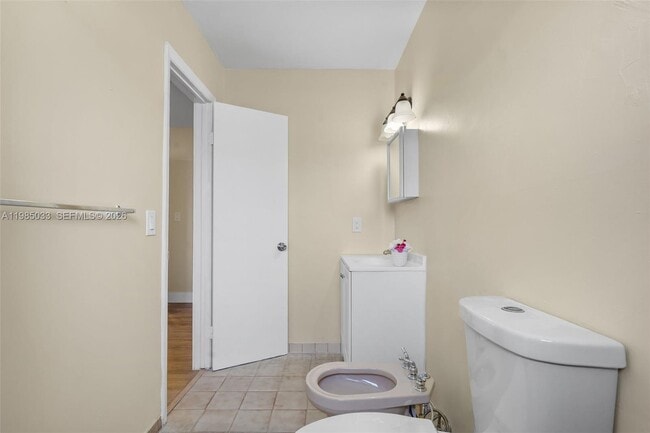 Building Photo - 1840 SW 63rd Ave