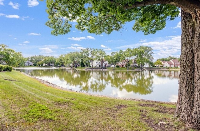 Building Photo - 111 S Baybrook Dr