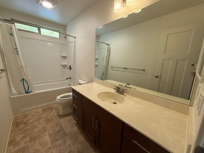 Building Photo - Olino at Mehana 3 bed 2.5 bath townhome available now!