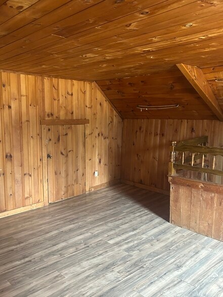 Building Photo - 277 River St