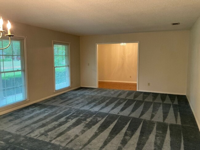 Building Photo - 2504 Mahan Dr