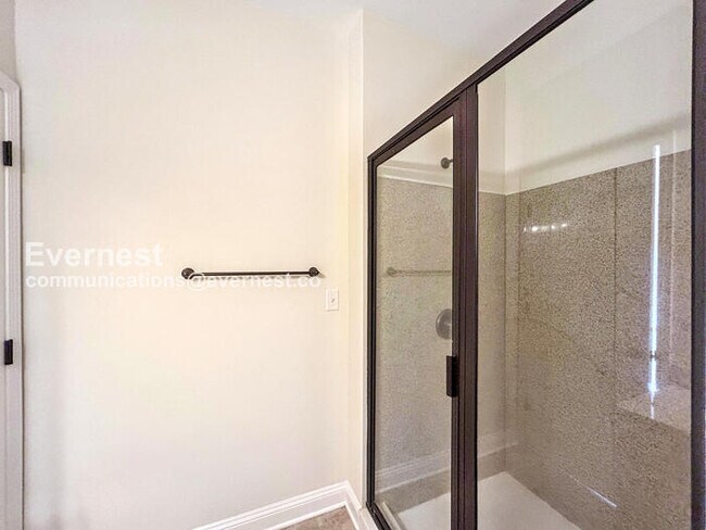 Building Photo - $500 off the first month’s rent! 2 Bed/4 Bath Condo with Detached Garage / Pet-Friendly / Availab...