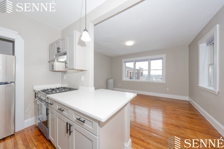 Building Photo - 5 Sherborn Ct