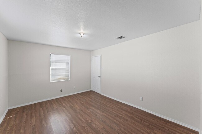 Building Photo - 12206 Ormandy St