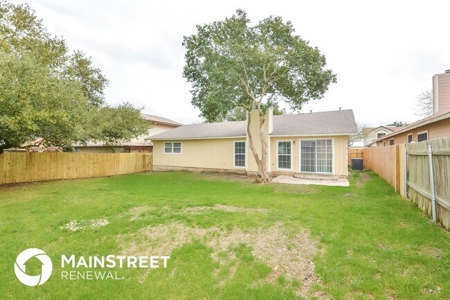 Building Photo - 7555 Lincoln Village Dr