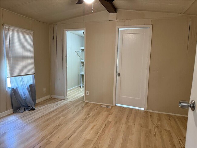 Building Photo - 374 Plum St