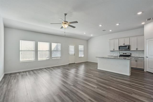 Building Photo - 2115 Clarion Dr