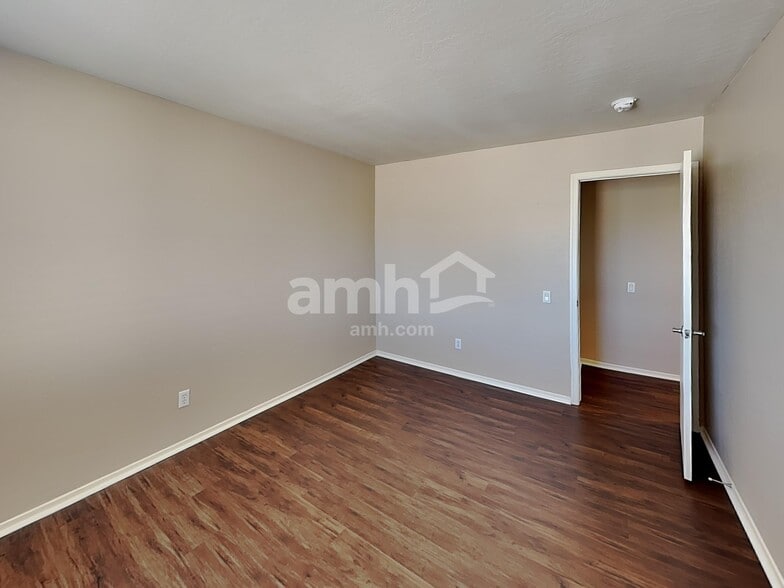 Building Photo - 17321 W Tara Ln