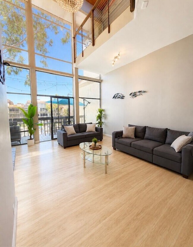 Building Photo - 7334 Marina Pacifica Dr N