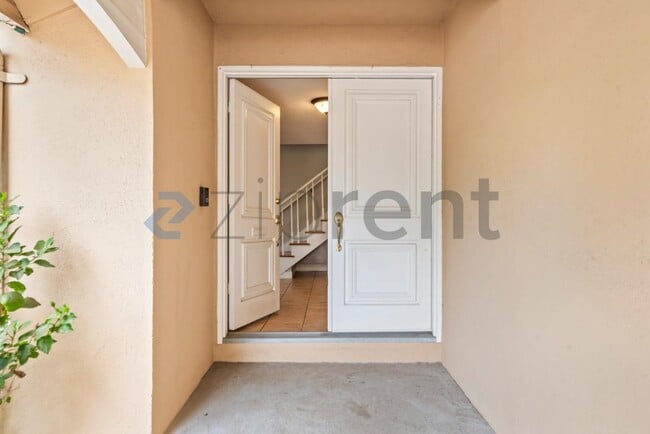 Building Photo - 5710 Venado Ct