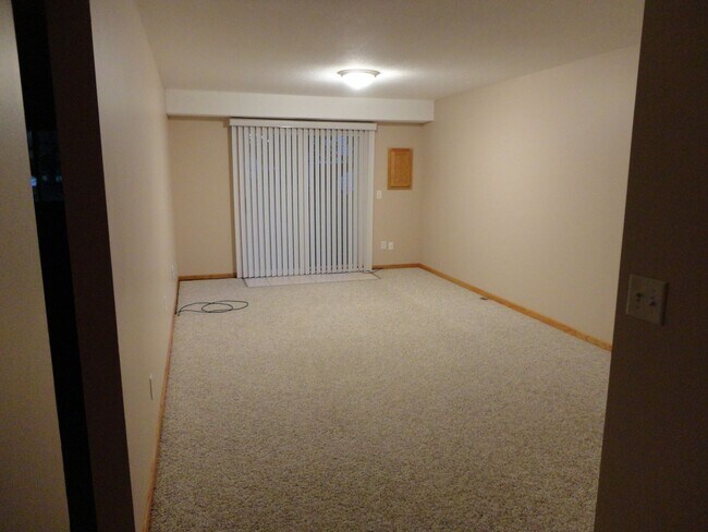 Building Photo - 3 bedroom 2 bath Town House