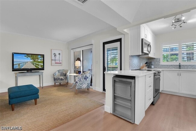 Building Photo - 3200 Gulf Shore Blvd N