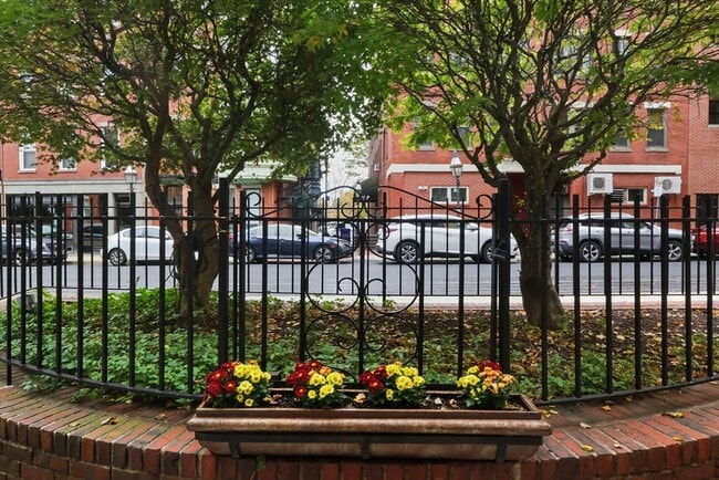 Building Photo - 350 North St